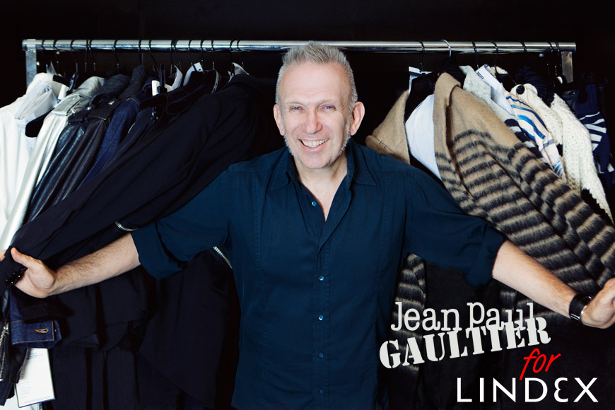 Jean Paul Gaultier pózuje vo svojom štúdiu