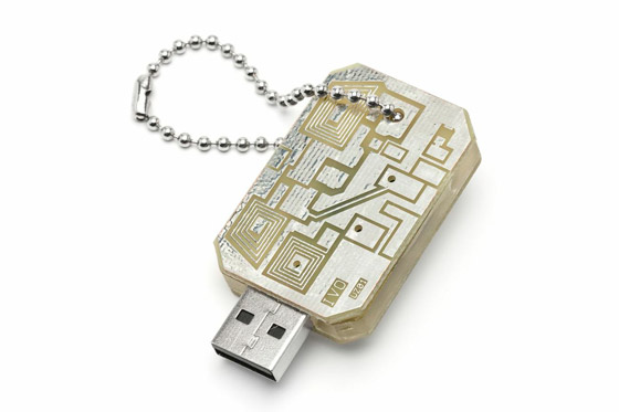 Zrecyklovaný kryt na USB kľúč.