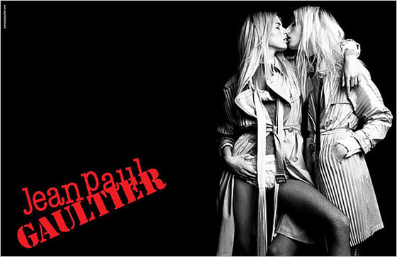 Andrej Pejic v reklamnej kampani pre jar Jean Paul Gaultier 2011 po boku českej top modelky Karoliny Kurkovej