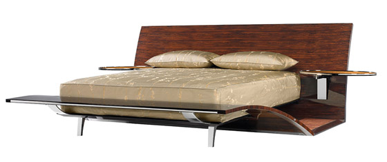 Luxusná posteľ z kože z rajnoka a niklovými detailmi Súčasťou postele sú aj pohyblivé nočné stoly Všetko je umocnené lešteným povrchom