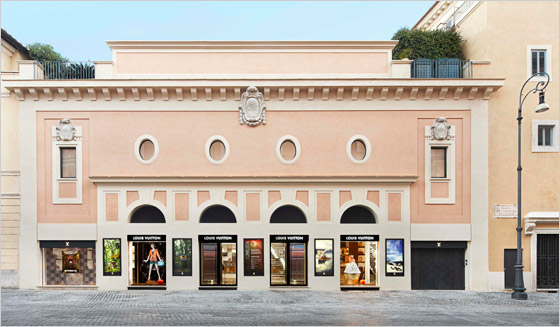 Exteriér predajne Louis Vuitton v Ríme