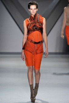 Oranžovéy outfit - modelka