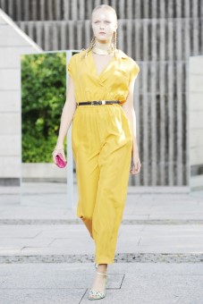 Žltéy outfit - modelka