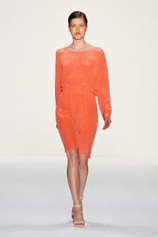 Oranžovéy outfit - modelka