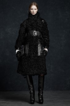 Čierney outfit - modelka